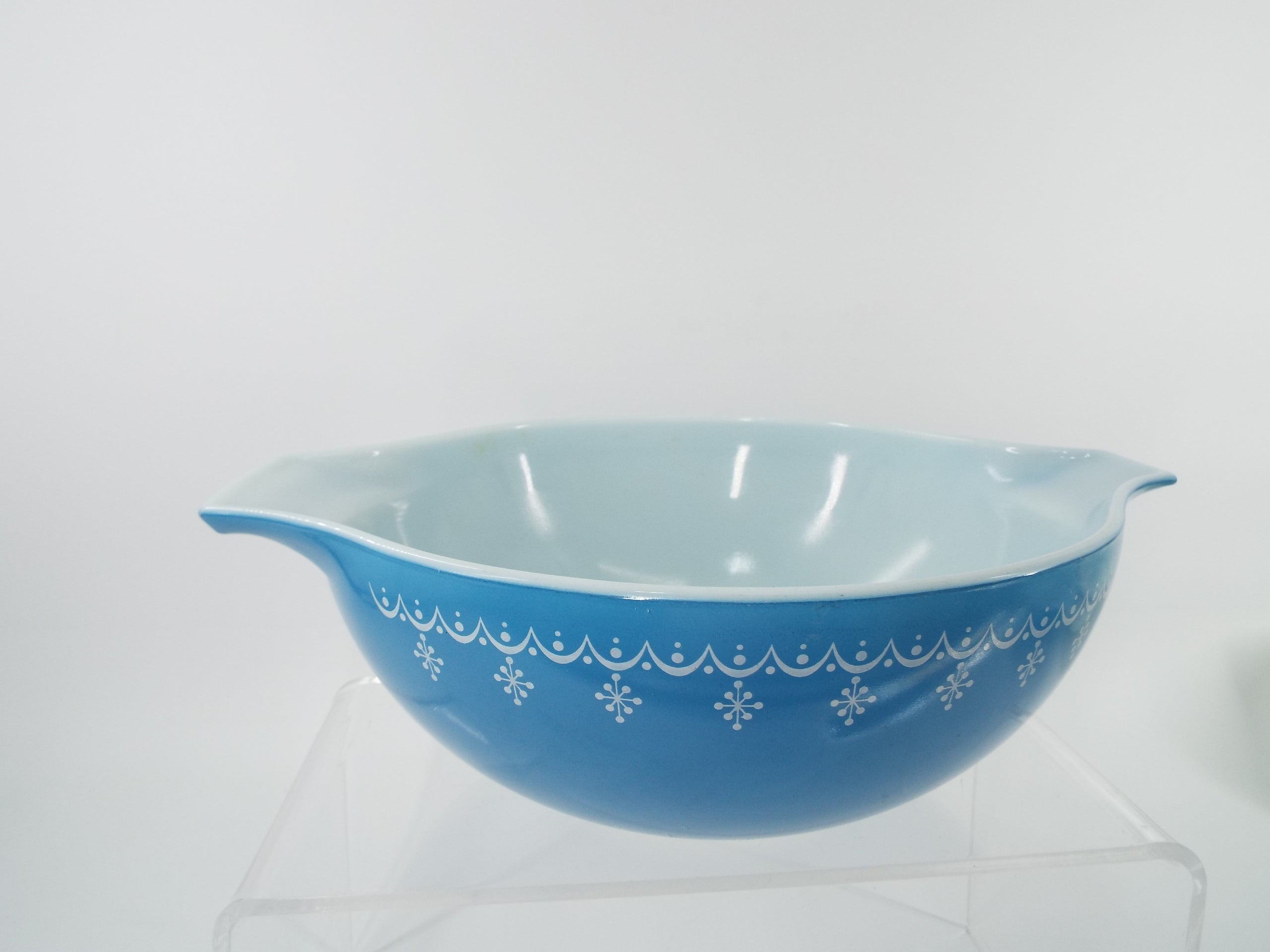 Vintage Pyrex 404 4 Qt. Robins Egg Blue Mixing Bowl – The Cupboard Shop NJ