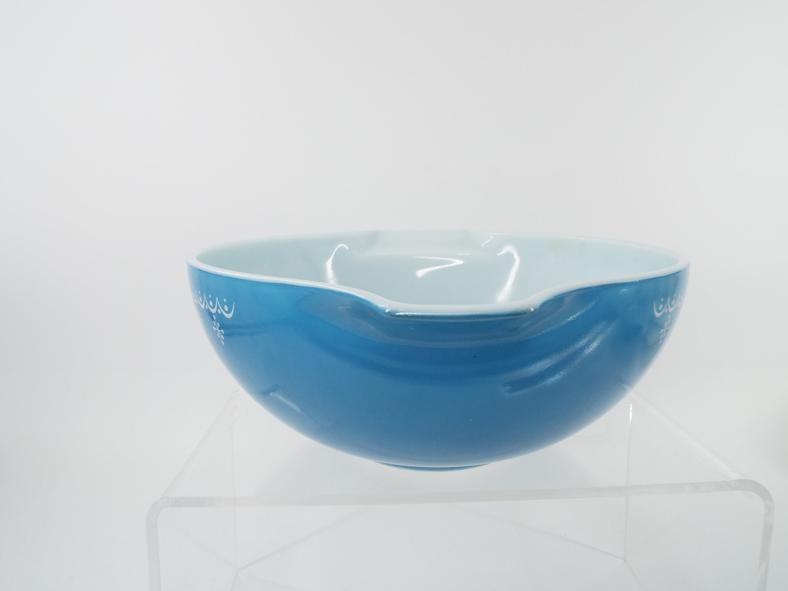 Vintage XL Blue Pyrex Glass 8 Cup Measuring Mixing Bowl MW-640 CA