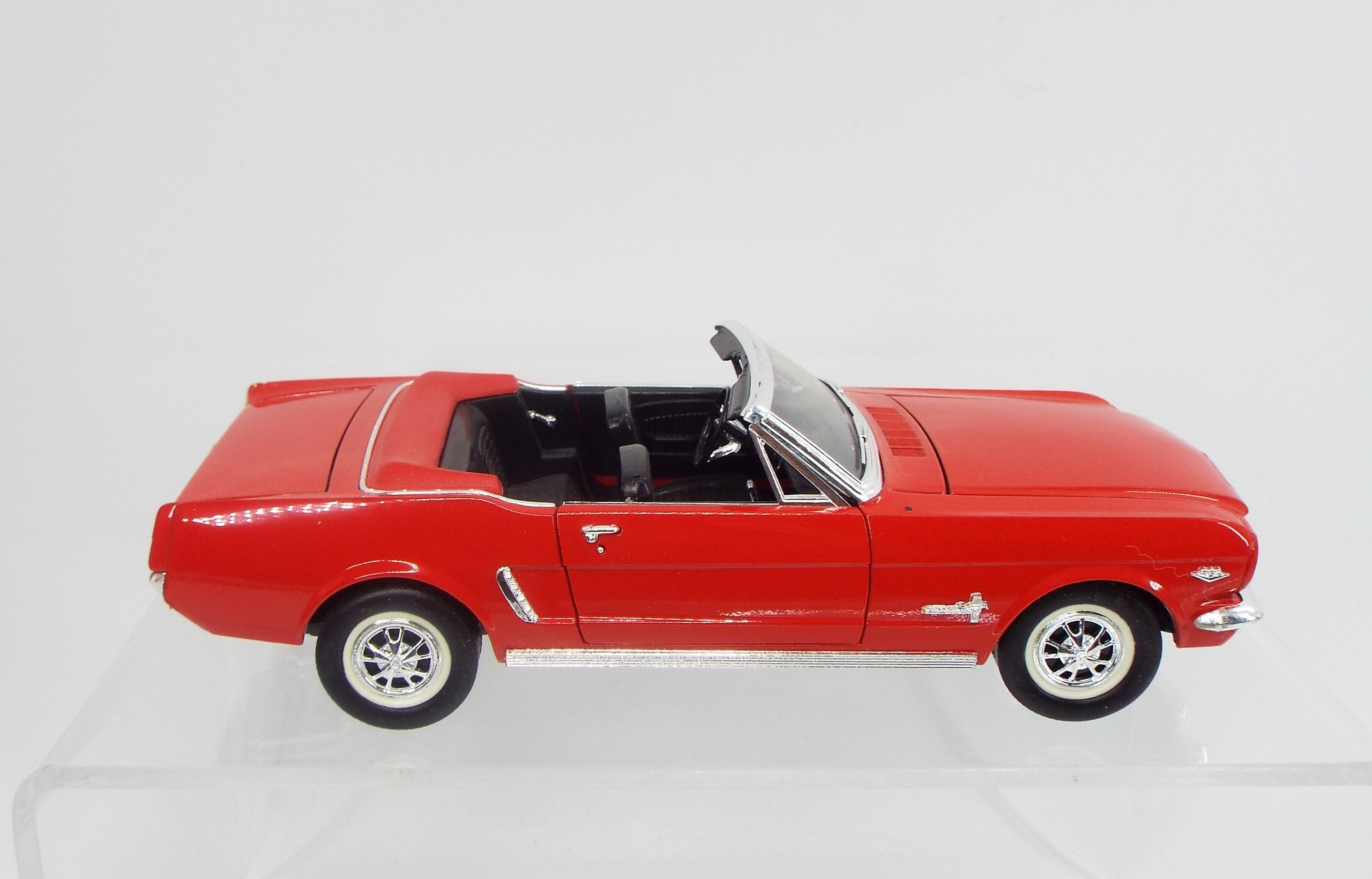 Ford - Mustang Fastback 1965 - Mira - 1/18 - Autos Miniatures Tacot